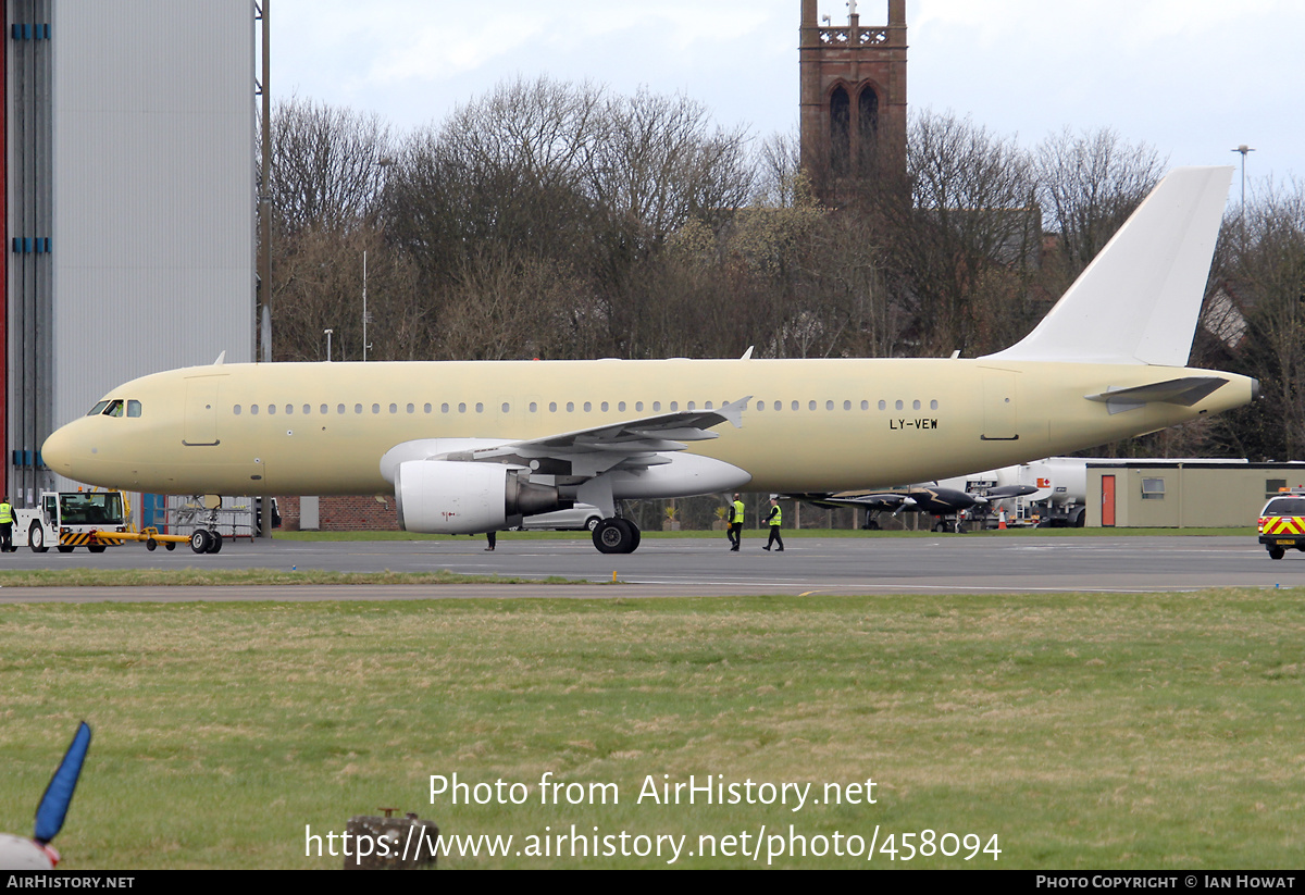 Aircraft Photo of LY-VEW | Airbus A320-214 | AirHistory.net #458094