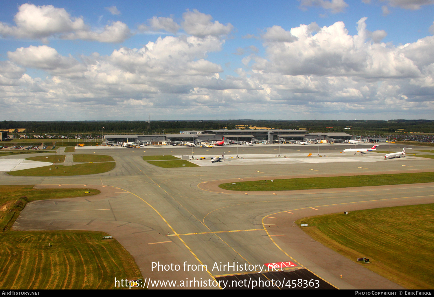 Airport photo of Billund (EKBI / BLL) in Denmark | AirHistory.net #458363