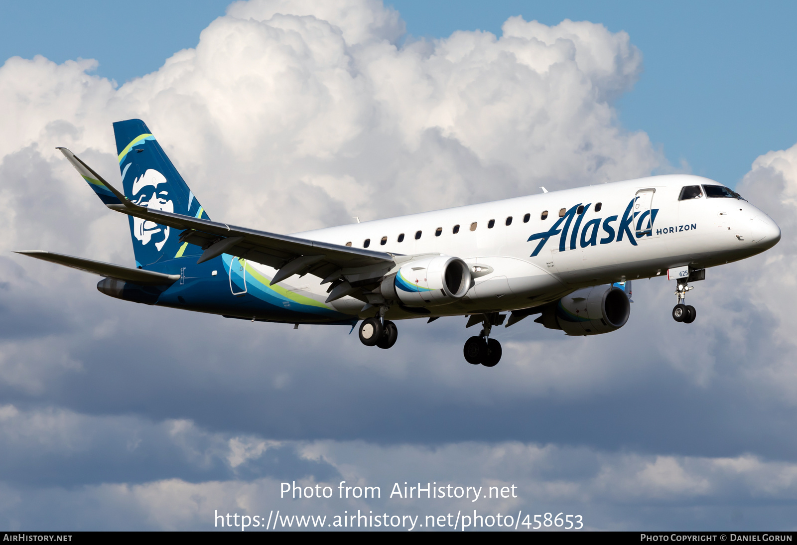 Aircraft Photo of N625QX | Embraer 175LR (ERJ-170-200LR) | Alaska Airlines | AirHistory.net #458653