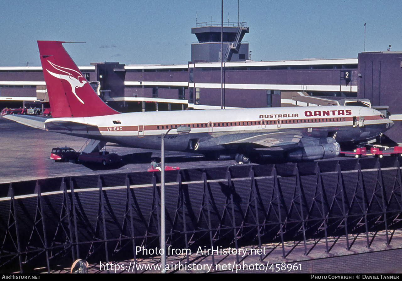 Aircraft Photo of VH-EAC | Boeing 707-338C | Qantas | AirHistory.net #458961