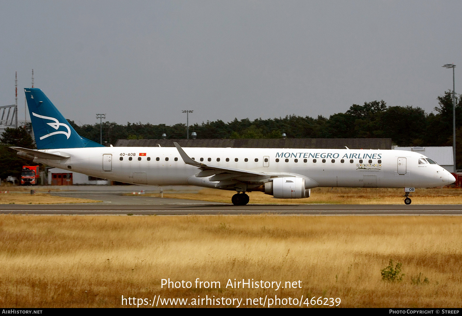 Aircraft Photo of 4O-AOB | Embraer 195LR (ERJ-190-200LR) | Montenegro Airlines | AirHistory.net #466239