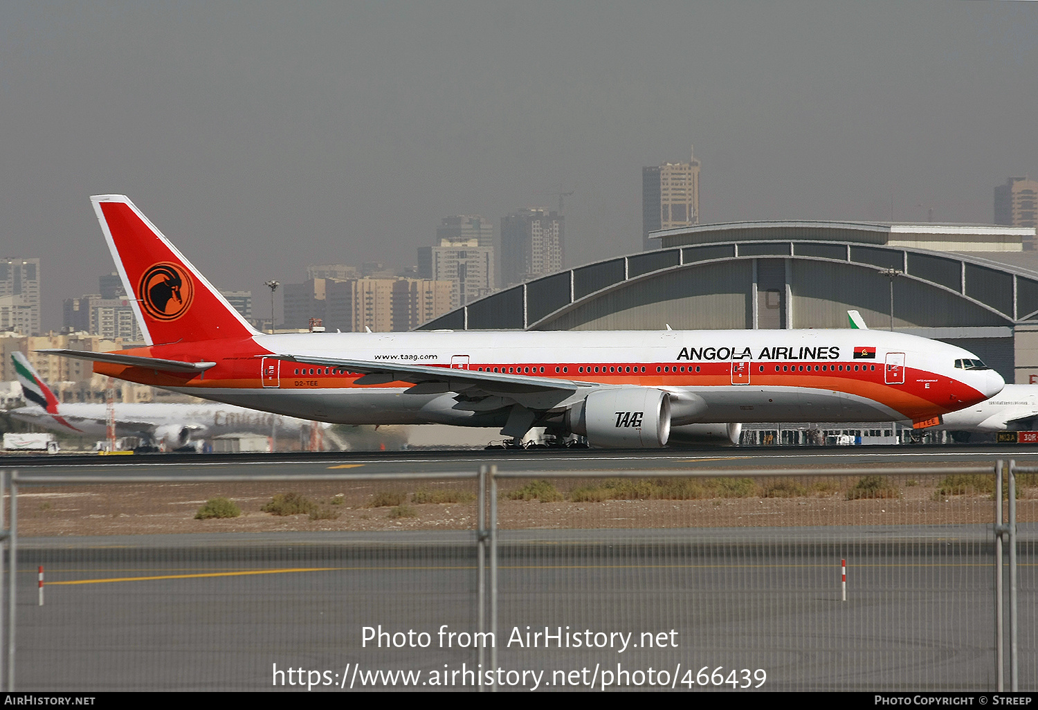 Aircraft Photo of D2-TEE | Boeing 777-2M2/ER | TAAG Angola Airlines - Linhas Aéreas de Angola | AirHistory.net #466439