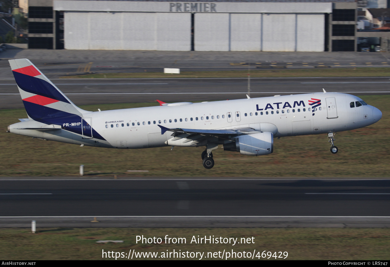 Aircraft Photo of PR-MHP | Airbus A320-214 | LATAM Airlines | AirHistory.net #469429