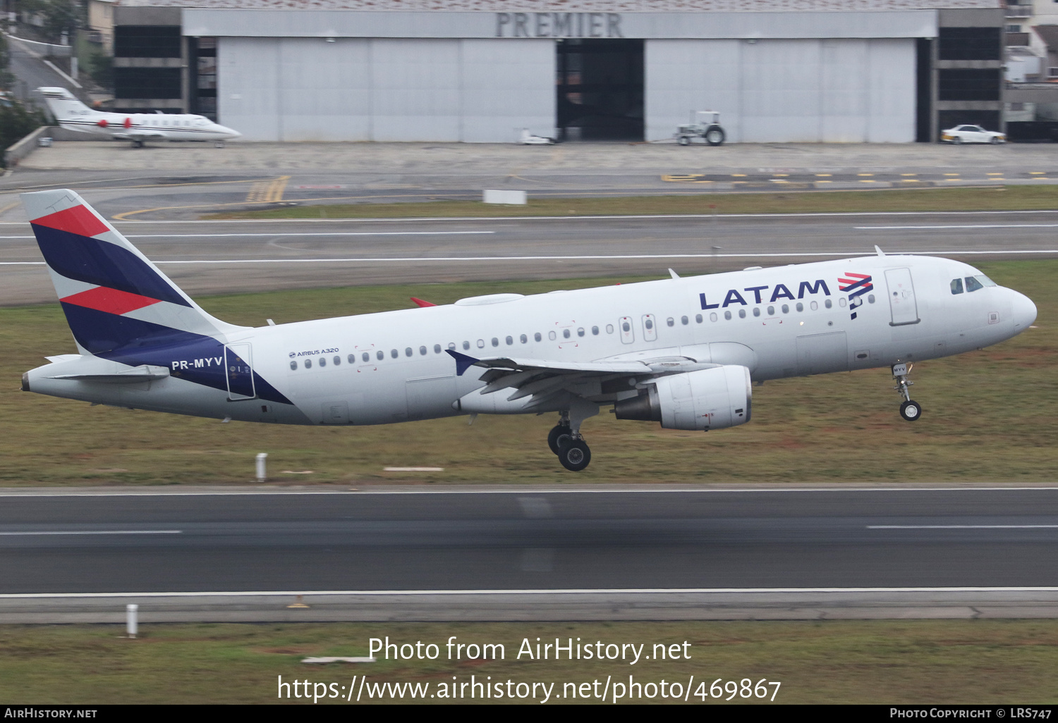 Aircraft Photo of PR-MYV | Airbus A320-214 | LATAM Airlines | AirHistory.net #469867