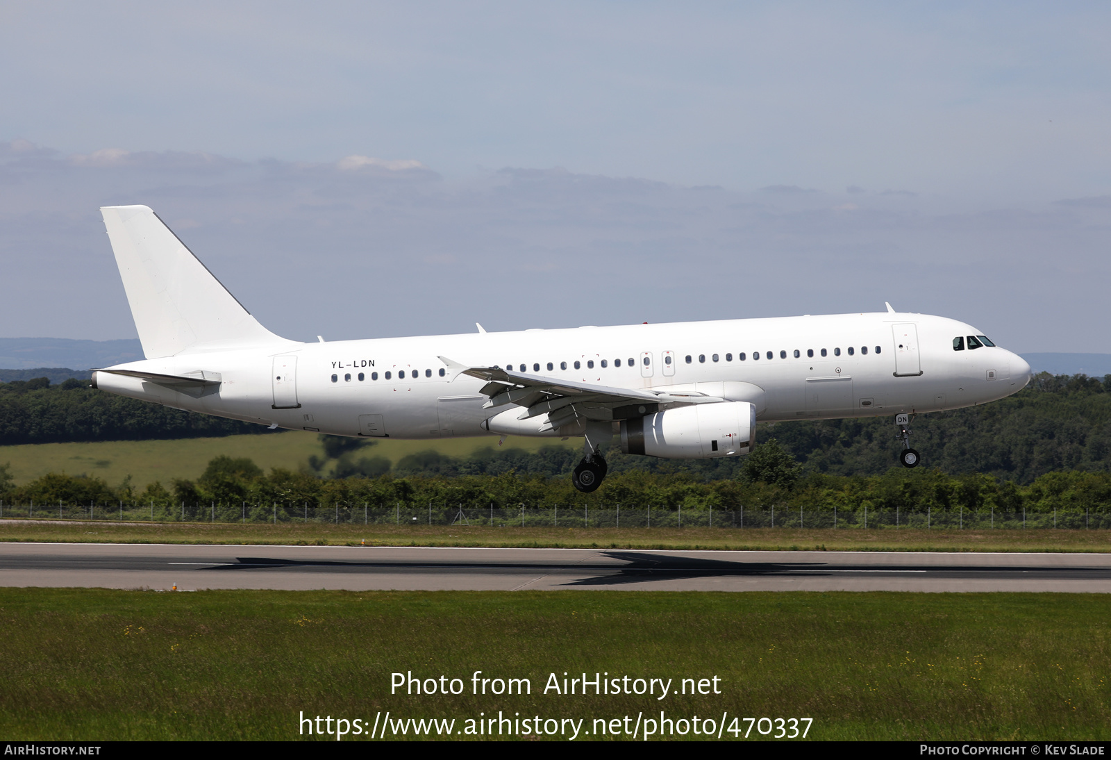 Aircraft Photo of YL-LDN | Airbus A320-232 | AirHistory.net #470337