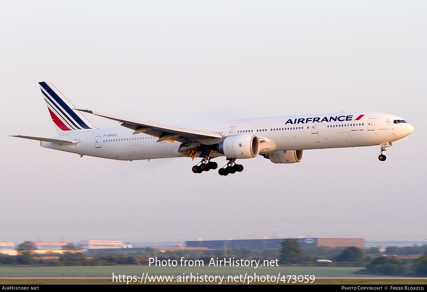 Aircraft Photo of F-GSQO | Boeing 777-328/ER | Air France | AirHistory.net #473059