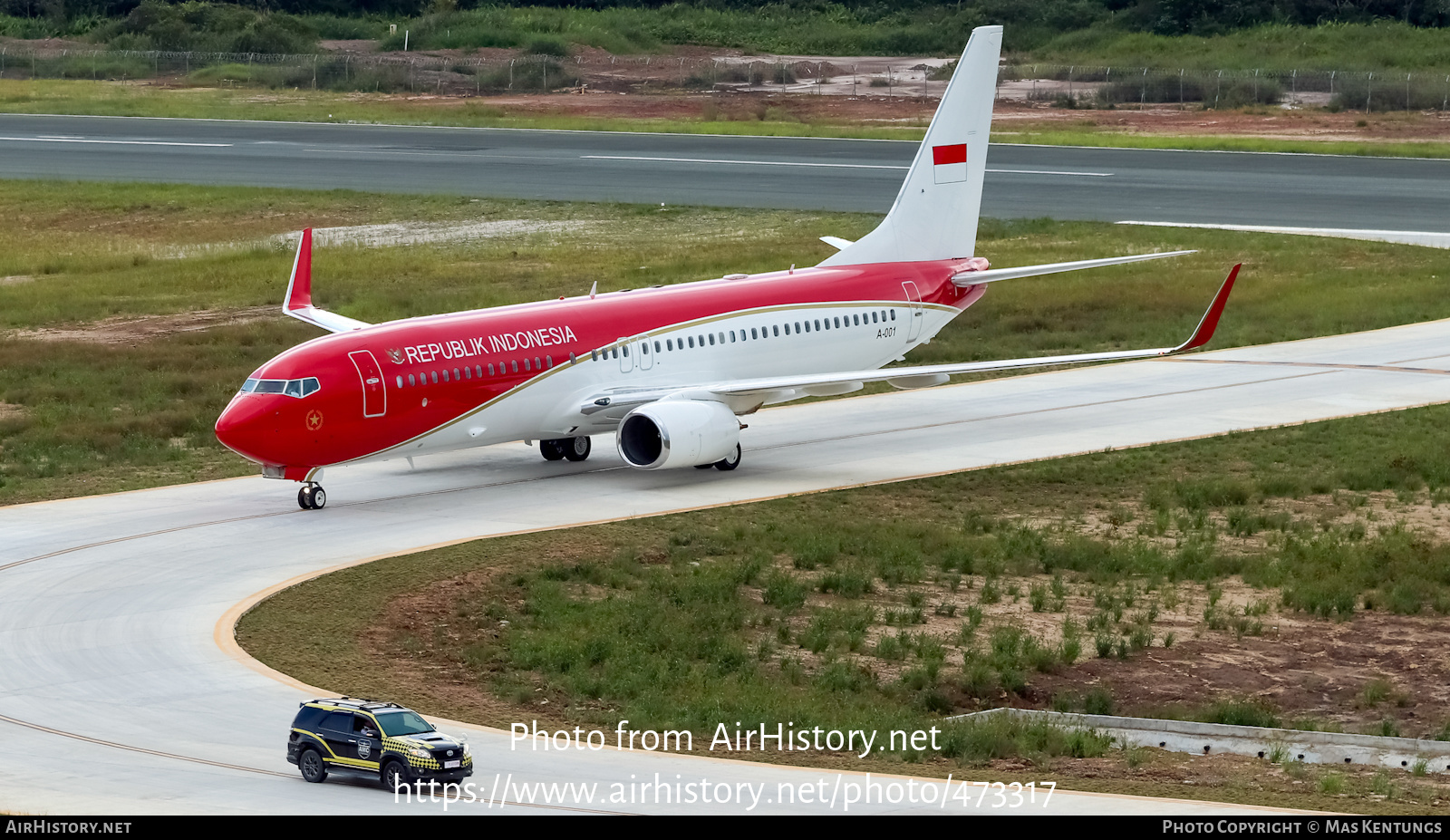 Aircraft Photo of A-001 | Boeing 737-8U3 | Republik Indonesia | AirHistory.net #473317