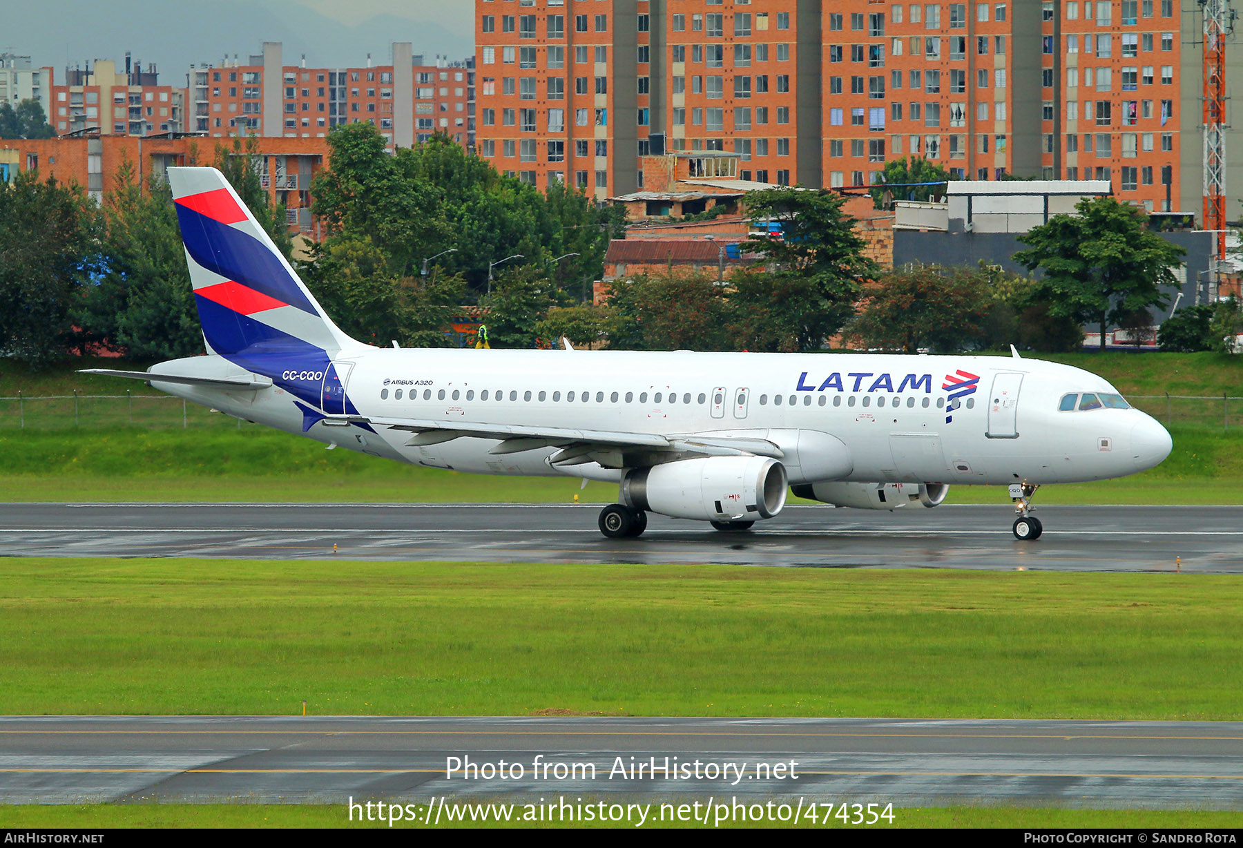 Aircraft Photo of CC-CQO | Airbus A320-233 | LATAM Airlines | AirHistory.net #474354