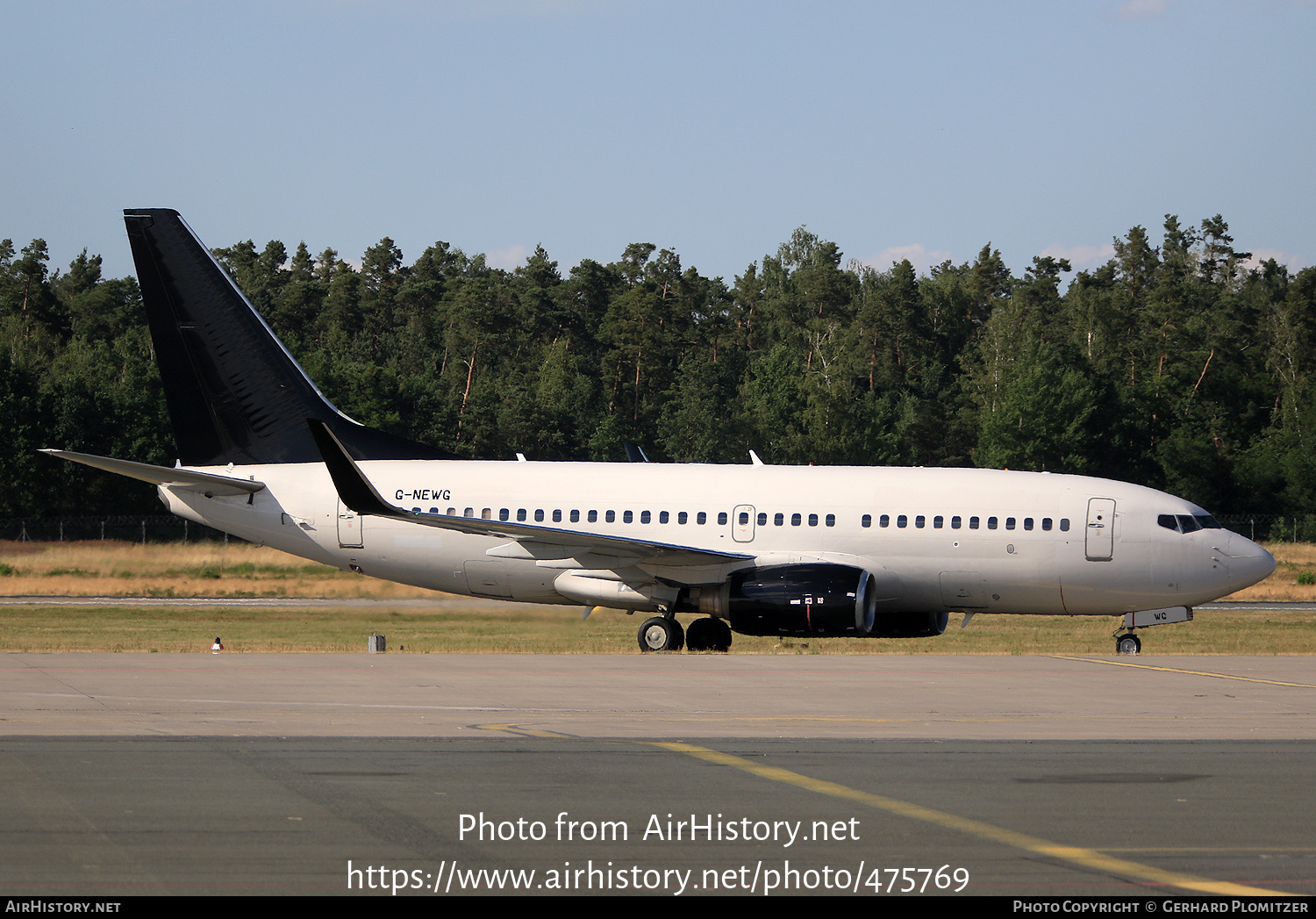 Aircraft Photo of G-NEWG | Boeing 737-76N | AirHistory.net #475769