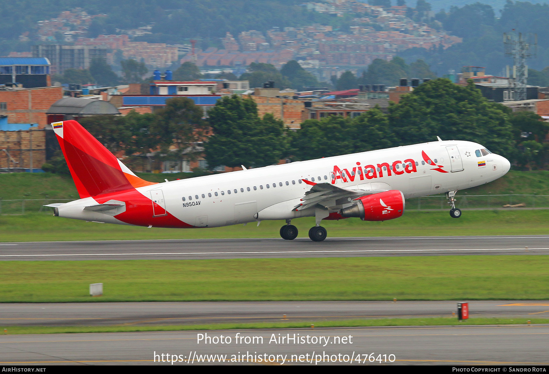 Aircraft Photo of N950AV | Airbus A320-214 | Avianca | AirHistory.net #476410