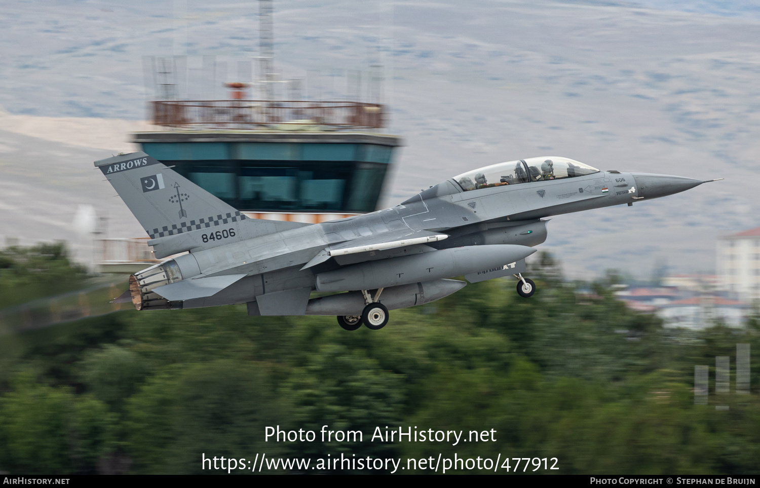 Aircraft Photo of 84606 | General Dynamics F-16B Fighting Falcon | Pakistan - Air Force | AirHistory.net #477912