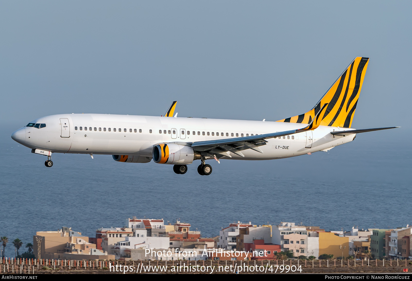 Aircraft Photo of LY-DUE | Boeing 737-8FE | AirHistory.net #479904