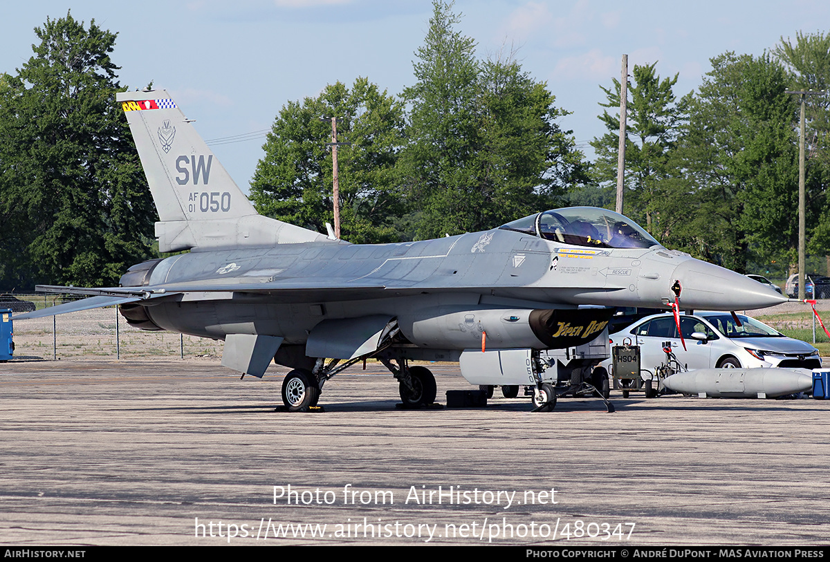 Aircraft Photo of 01-7050 / AF01-050 | General Dynamics F-16CM Fighting Falcon | USA - Air Force | AirHistory.net #480347