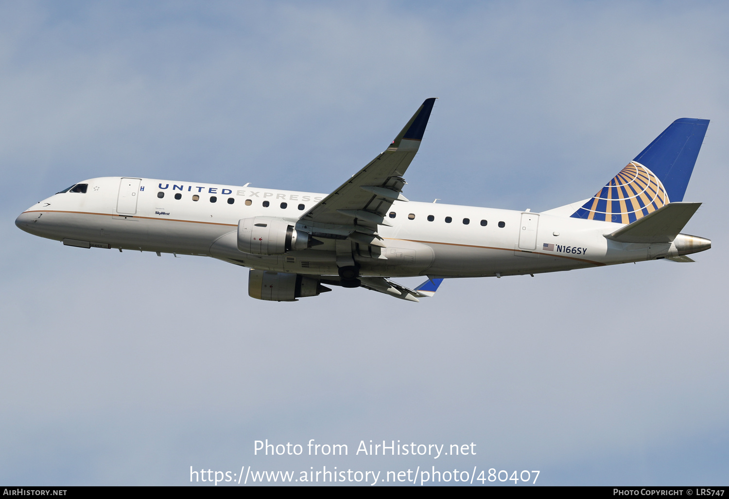 Aircraft Photo of N166SY | Embraer 175LR (ERJ-170-200LR) | United Express | AirHistory.net #480407