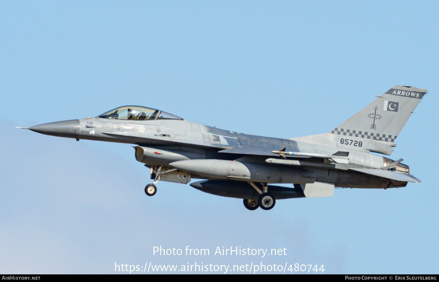 Aircraft Photo of 85728 | General Dynamics F-16A Fighting Falcon | Pakistan - Air Force | AirHistory.net #480744