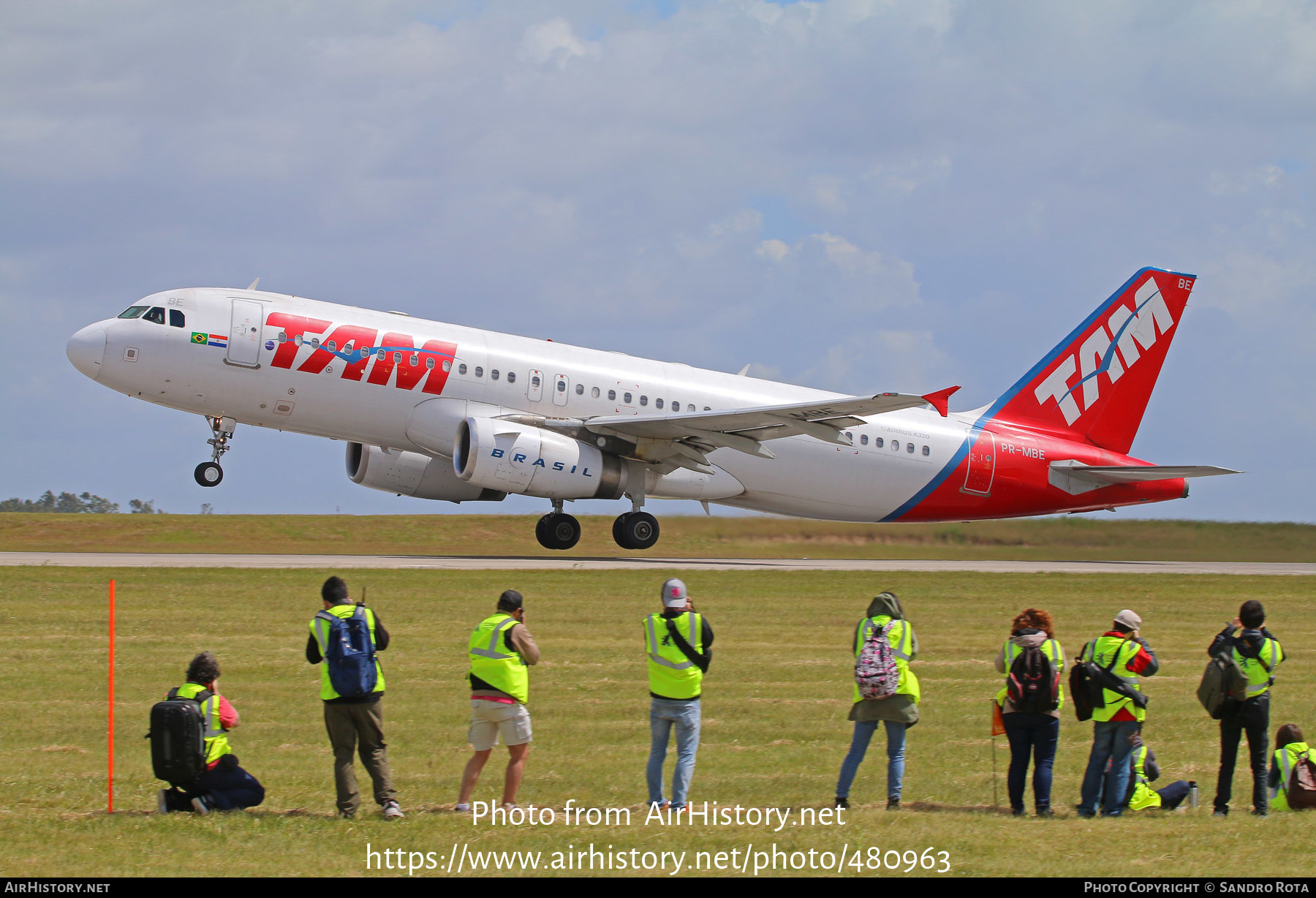 Aircraft Photo of PR-MBE | Airbus A320-232 | TAM Linhas Aéreas | AirHistory.net #480963