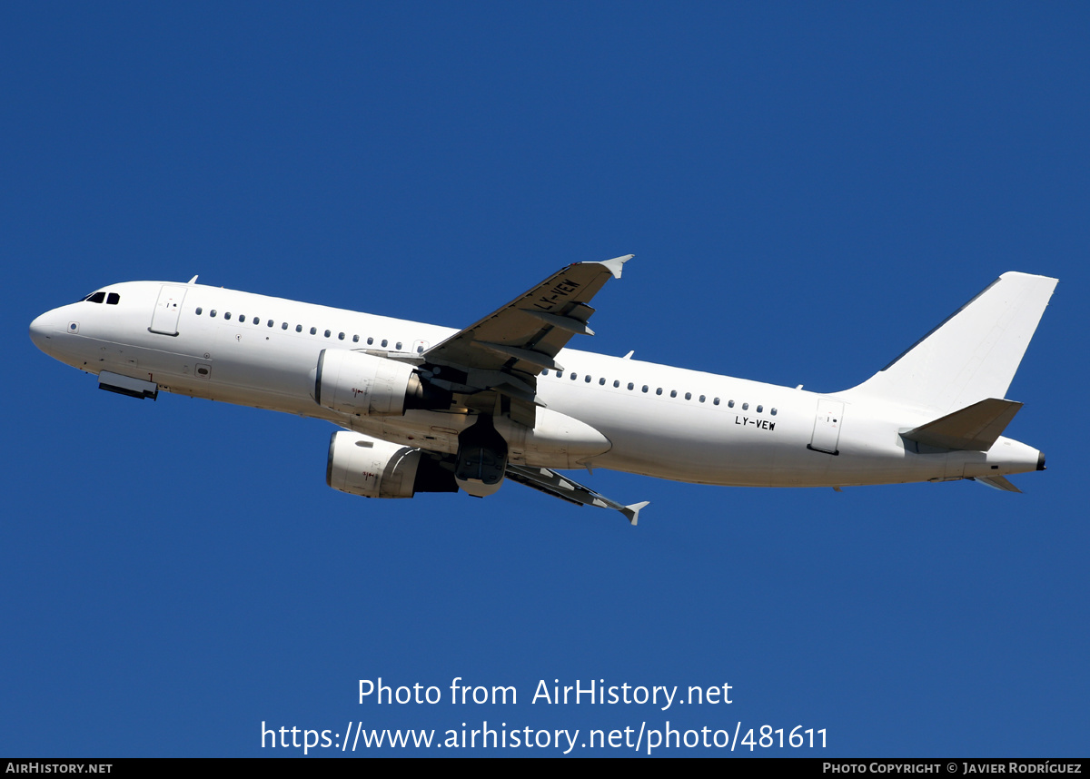 Aircraft Photo of LY-VEW | Airbus A320-214 | AirHistory.net #481611