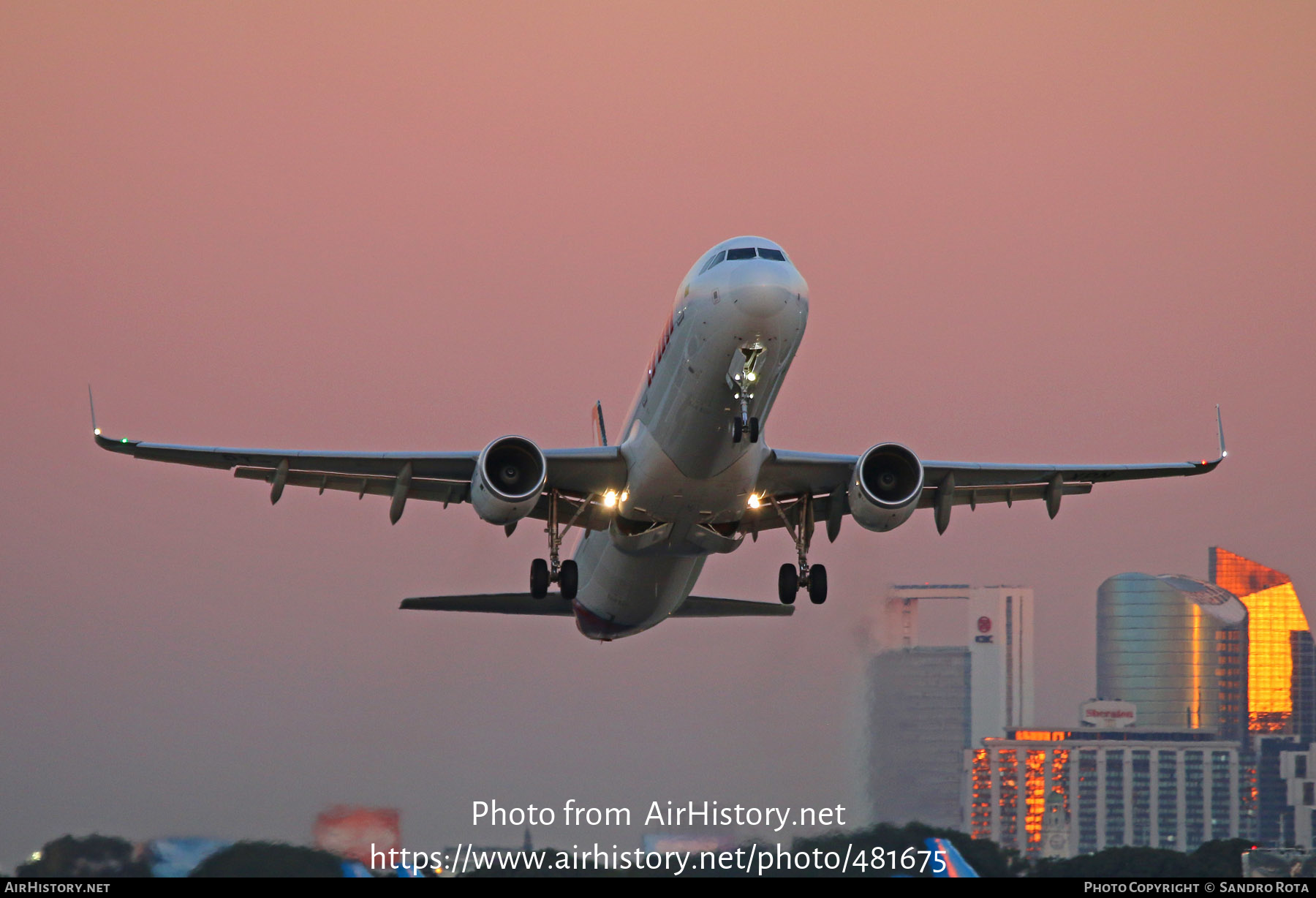 Aircraft Photo of PT-XPN | Airbus A321-211 | TAM Linhas Aéreas | AirHistory.net #481675