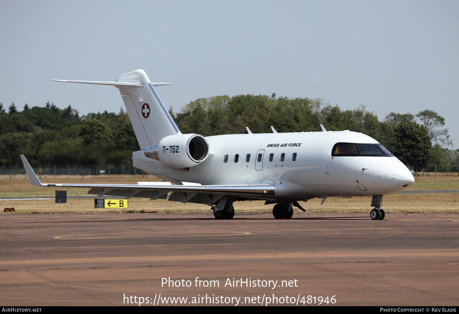 Aircraft Photo of T-752 | Bombardier Challenger 604 (CL-600-2B16) | Switzerland - Air Force | AirHistory.net #481946