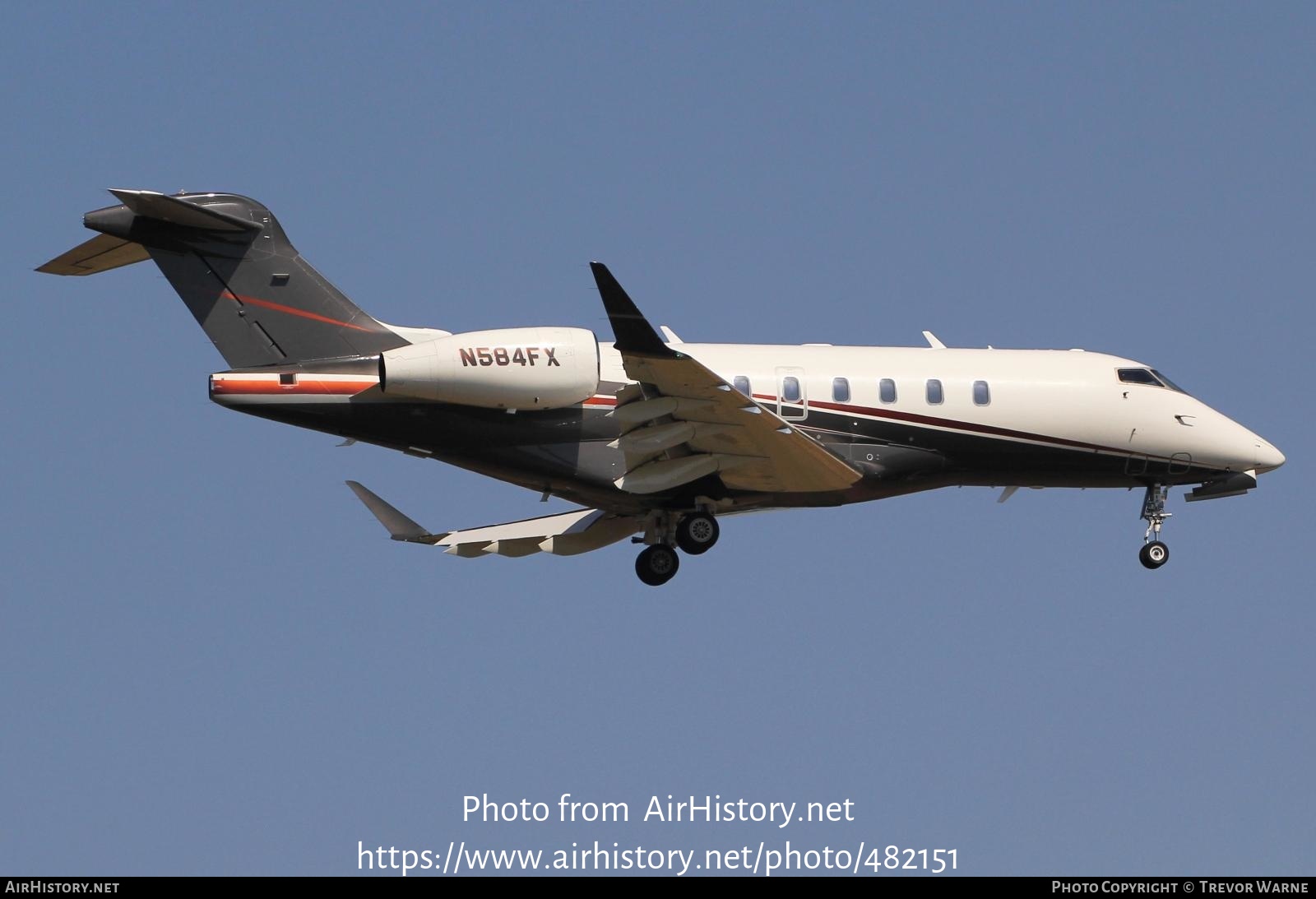 Aircraft Photo of N584FX | Bombardier Challenger 350 (BD-100-1A10) | AirHistory.net #482151