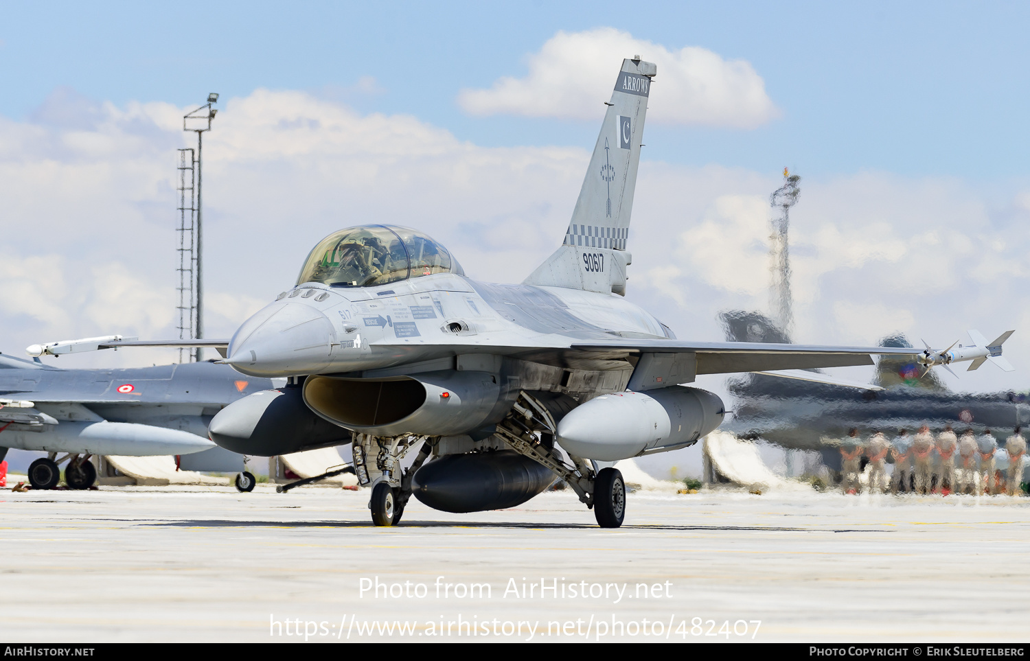 Aircraft Photo of 90617 | General Dynamics F-16B Fighting Falcon | Pakistan - Air Force | AirHistory.net #482407