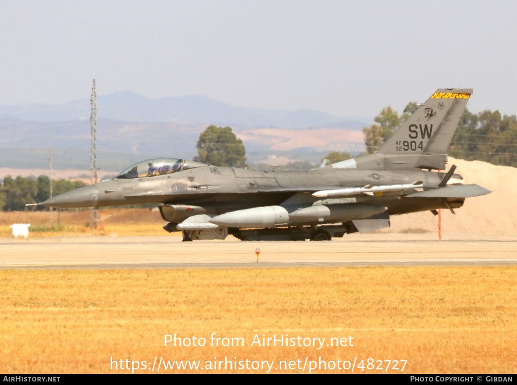 Aircraft Photo of 92-3904 / AF92-904 | General Dynamics F-16CM Fighting Falcon | USA - Air Force | AirHistory.net #482727