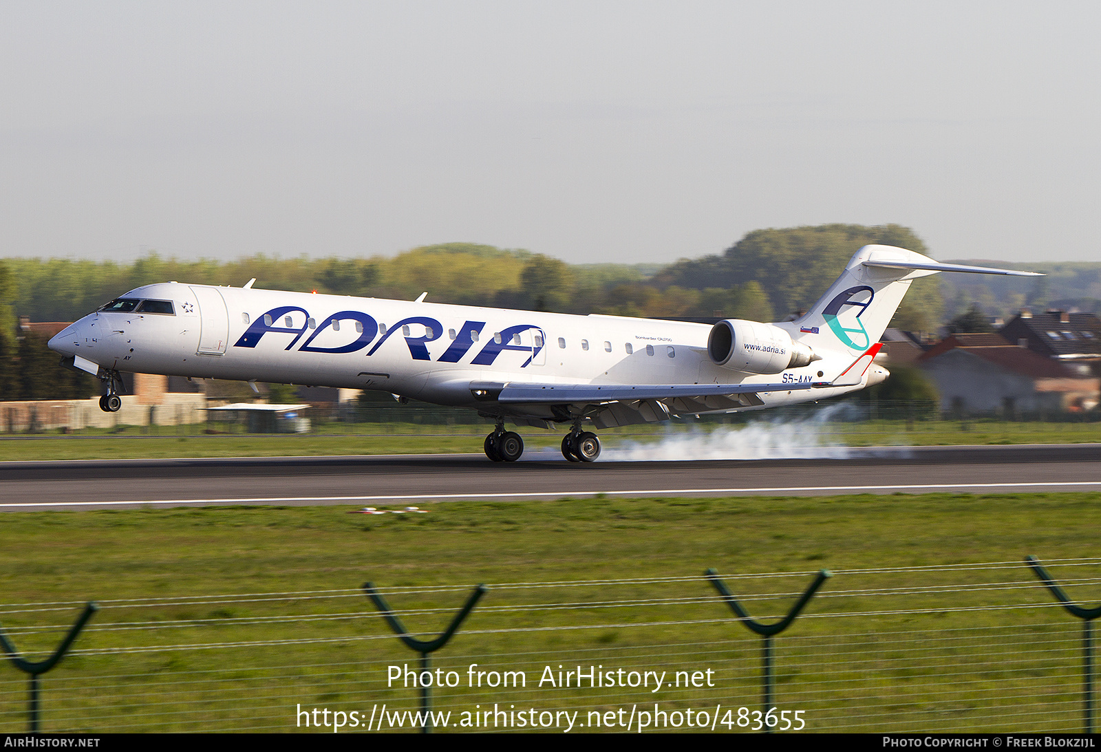 Aircraft Photo of S5-AAY | Bombardier CRJ-701ER (CL-600-2C10) | Adria Airways | AirHistory.net #483655