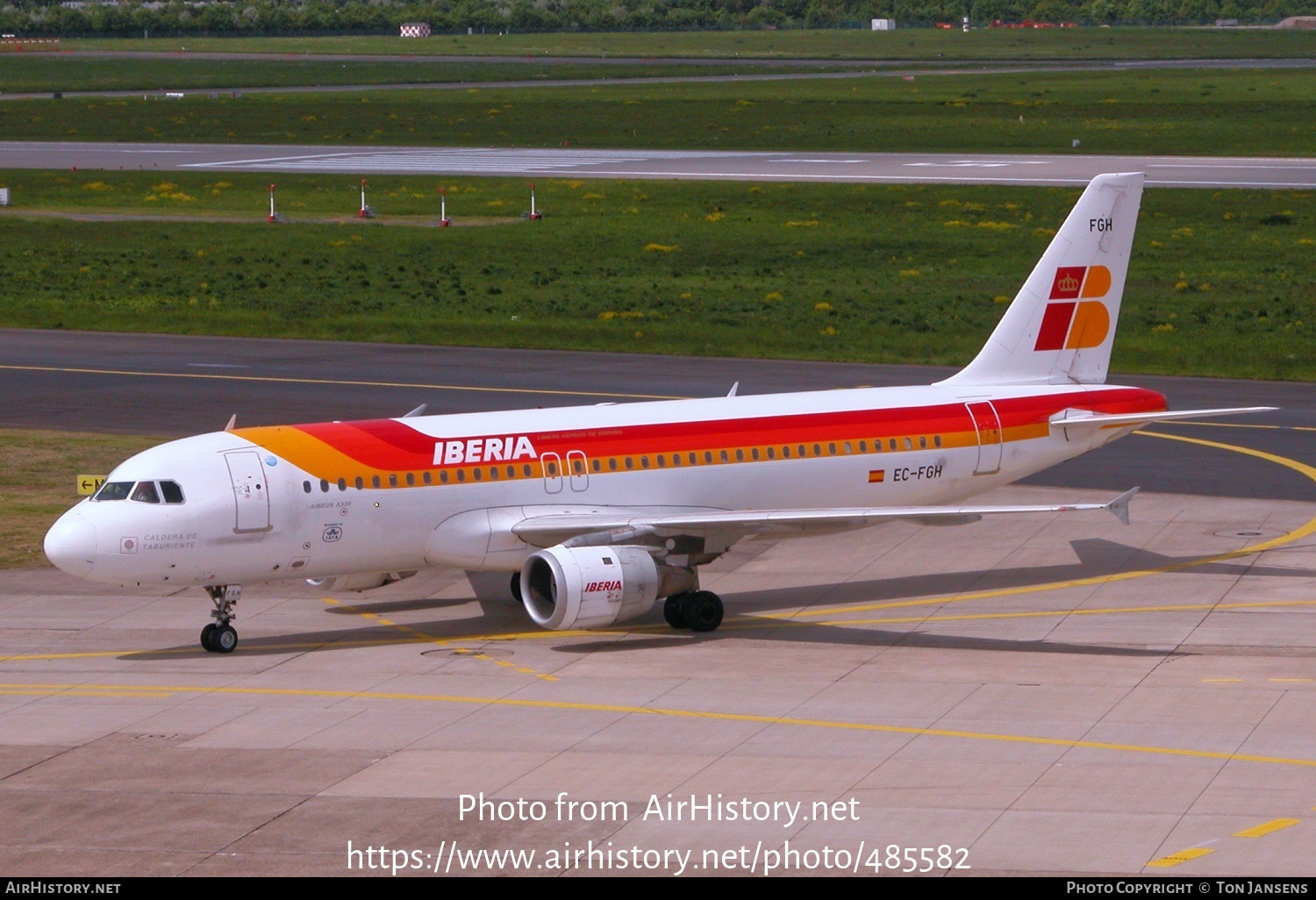 Aircraft Photo of EC-FGH | Airbus A320-211 | Iberia | AirHistory.net #485582