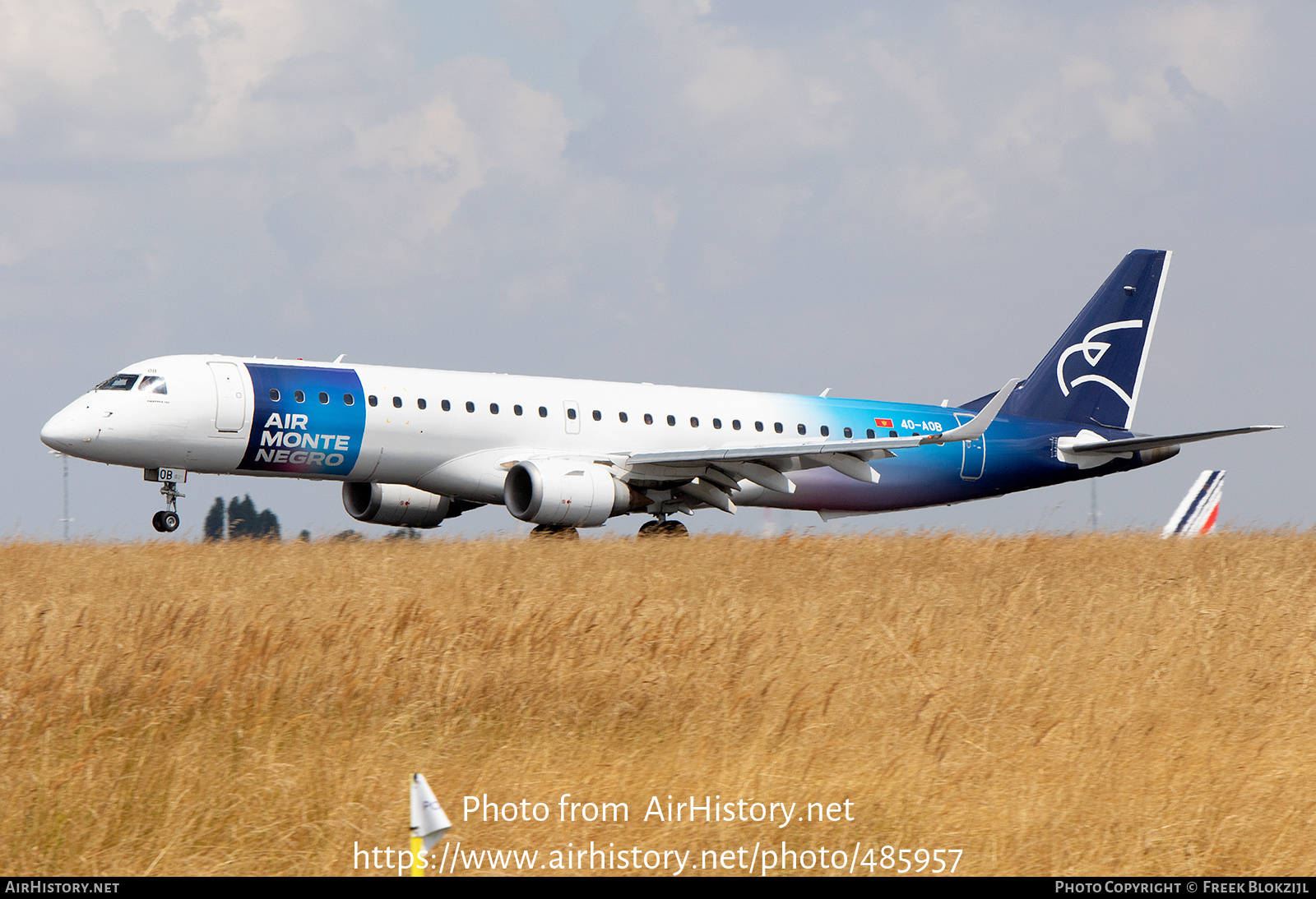 Aircraft Photo of 4O-AOB | Embraer 195LR (ERJ-190-200LR) | Air Montenegro | AirHistory.net #485957