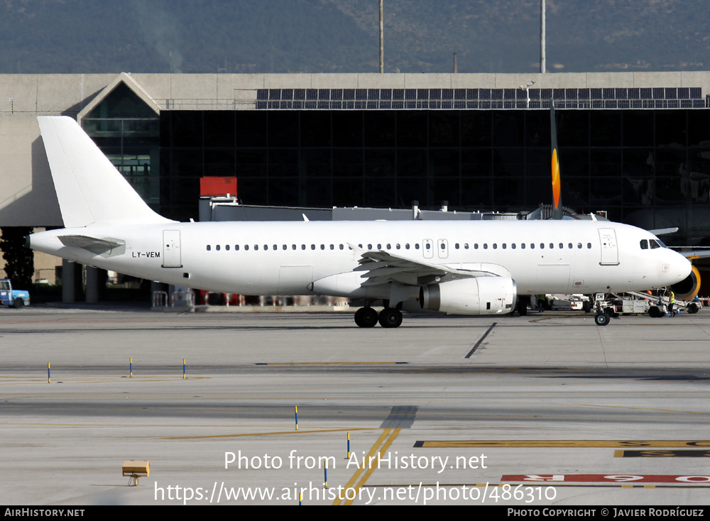 Aircraft Photo of LY-VEM | Airbus A320-233 | AirHistory.net #486310