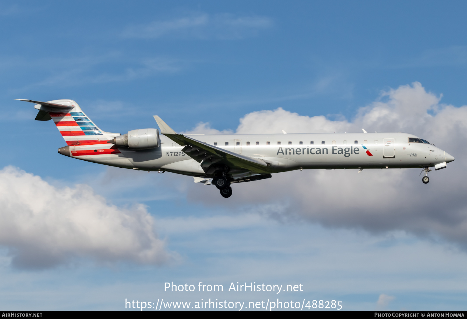 Aircraft Photo of N712PS | Bombardier CRJ-701ER (CL-600-2C10) | American Eagle | AirHistory.net #488285