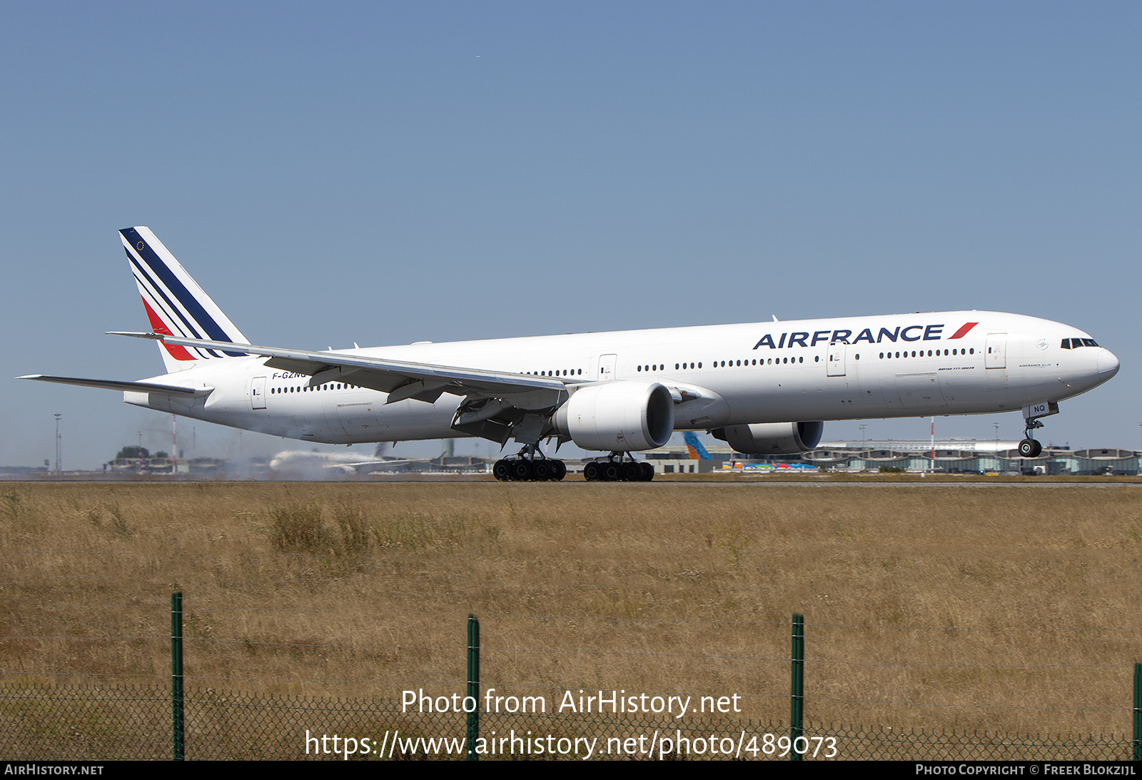 Aircraft Photo of F-GZNQ | Boeing 777-328/ER | Air France | AirHistory.net #489073