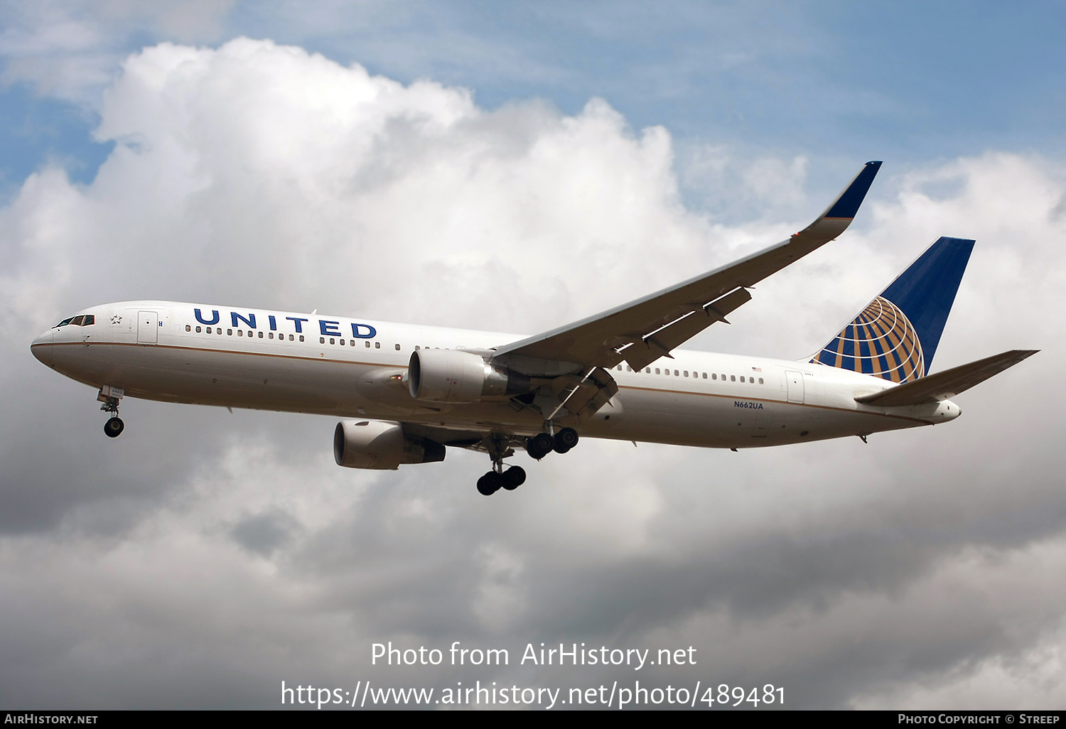 Aircraft Photo of N662UA | Boeing 767-322/ER | United Airlines | AirHistory.net #489481