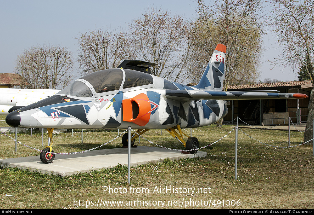 Aircraft Photo of No Reg | SIAI-Marchetti S-211 | AirHistory.net #491006