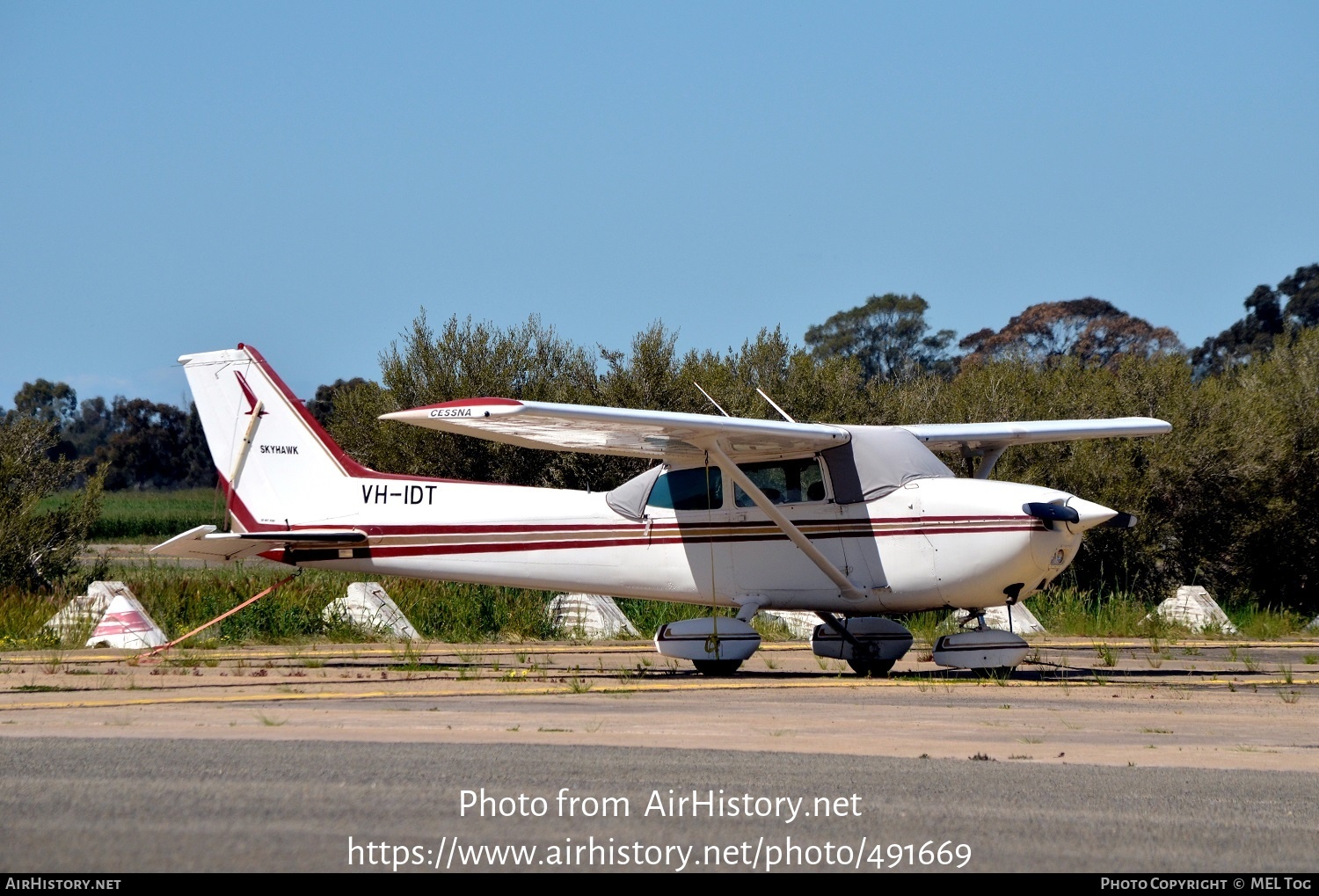 Aircraft Photo of VH-IDT | Cessna 172N Skyhawk 100 | AirHistory.net #491669