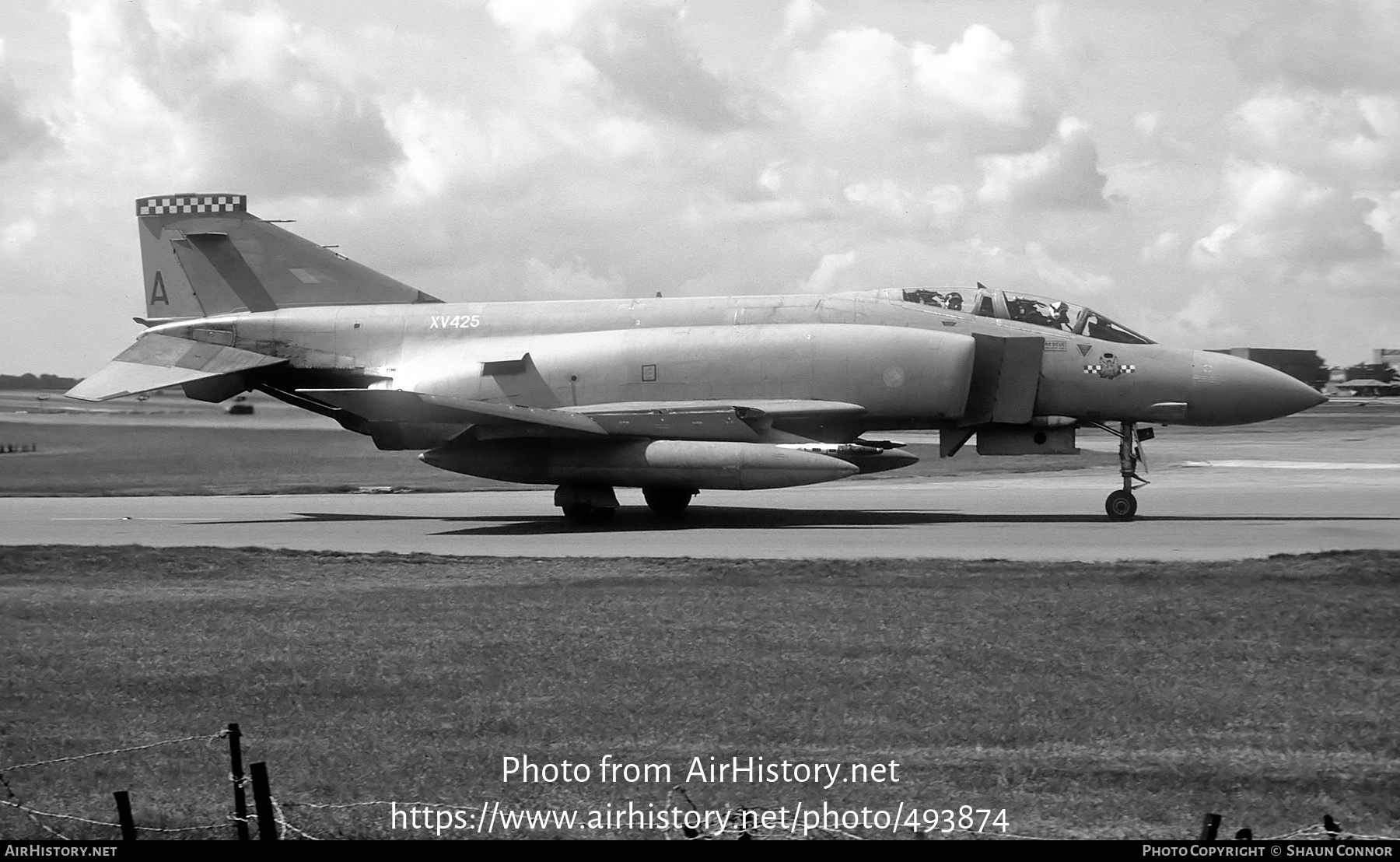 Aircraft Photo of XV425 | McDonnell Douglas F-4M Phantom FGR2 | UK - Air Force | AirHistory.net #493874