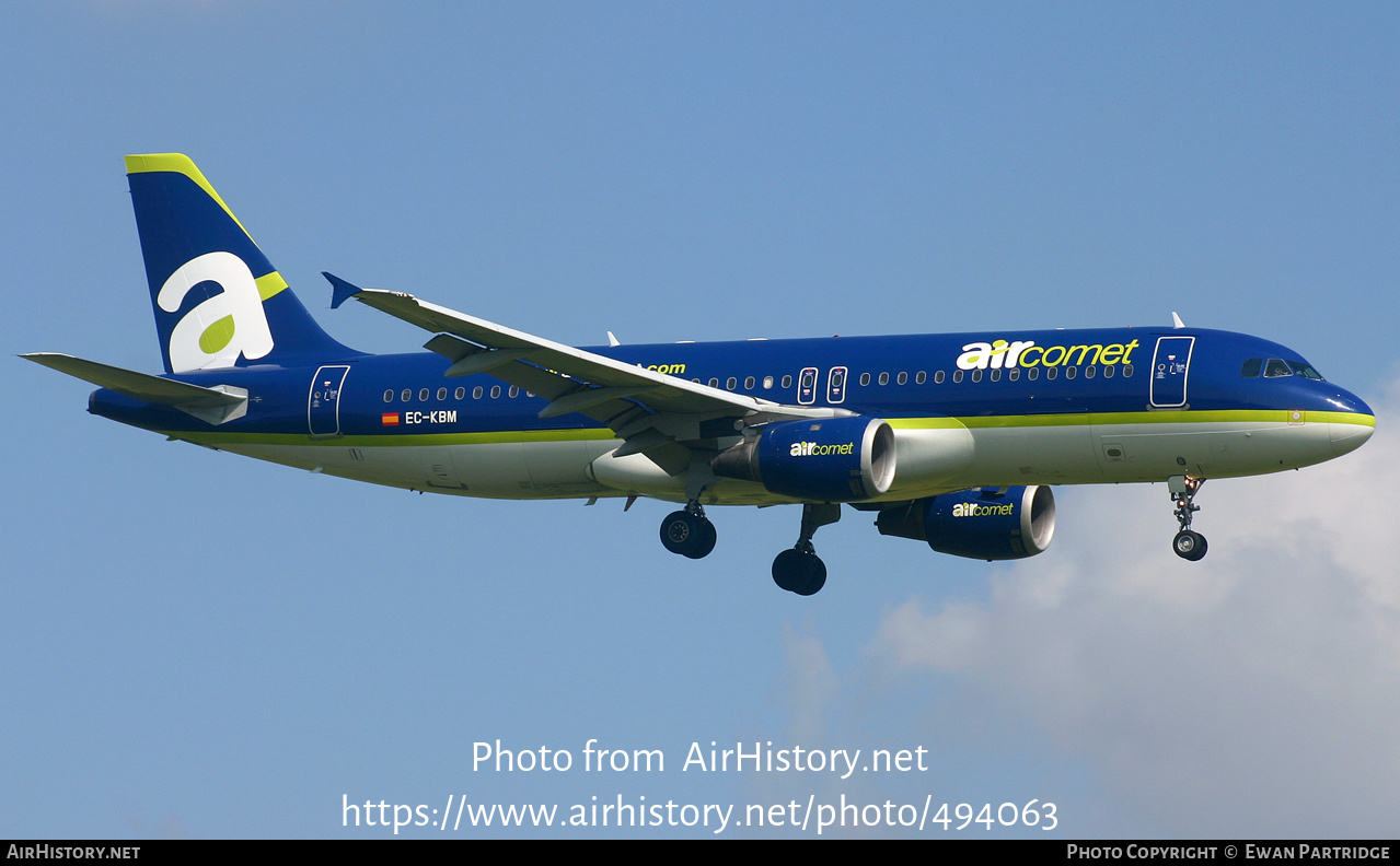 Aircraft Photo of EC-KBM | Airbus A320-211 | Air Comet | AirHistory.net #494063