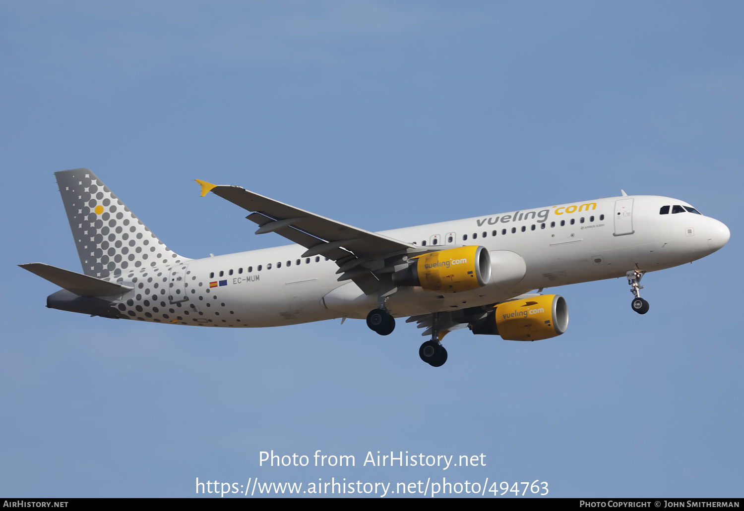 Aircraft Photo of EC-MUM | Airbus A320-214 | Vueling Airlines | AirHistory.net #494763