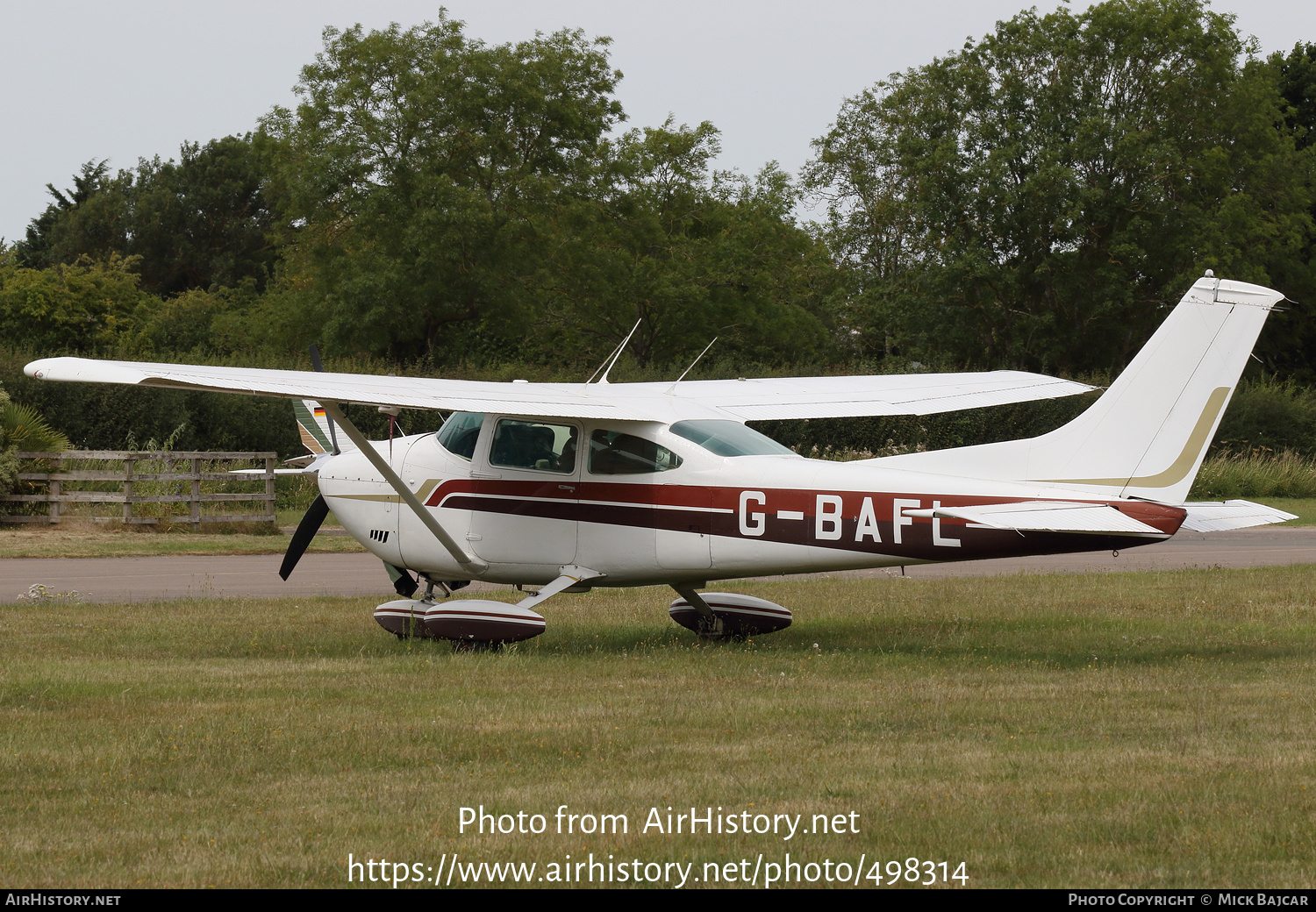 Aircraft Photo of G-BAFL | Cessna 182P Skylane | AirHistory.net #498314