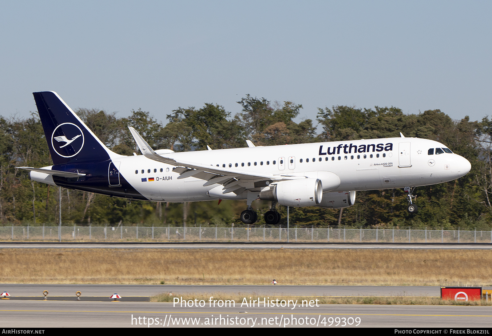 Aircraft Photo of D-AIUH | Airbus A320-214 | Lufthansa | AirHistory.net #499309