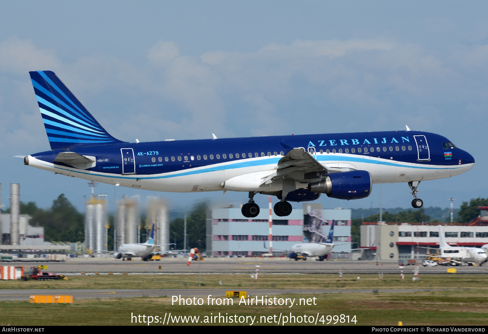 Aircraft Photo of 4K-AZ79 | Airbus A320-214 | Azerbaijan Airlines - AZAL - AHY | AirHistory.net #499814