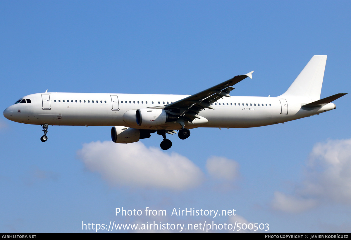 Aircraft Photo of LY-VED | Airbus A321-211 | AirHistory.net #500503