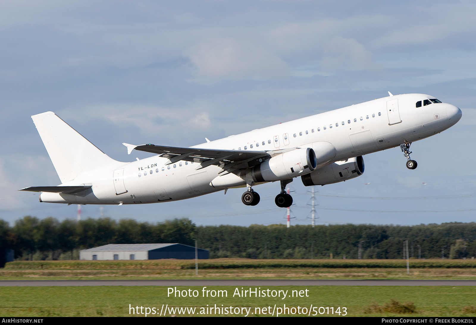 Aircraft Photo of YL-LDN | Airbus A320-232 | AirHistory.net #501143