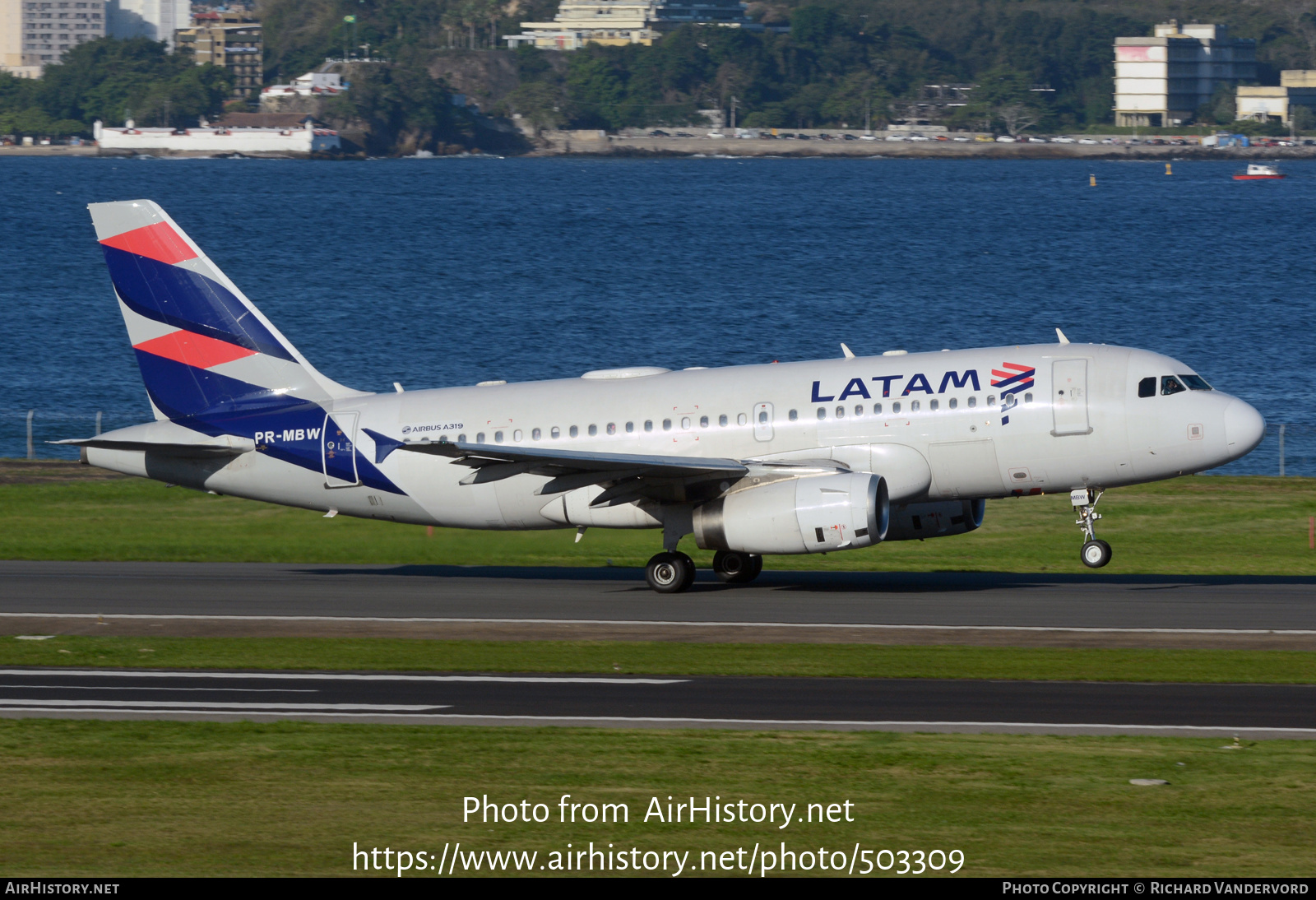 Aircraft Photo of PR-MBW | Airbus A319-132 | LATAM Airlines | AirHistory.net #503309