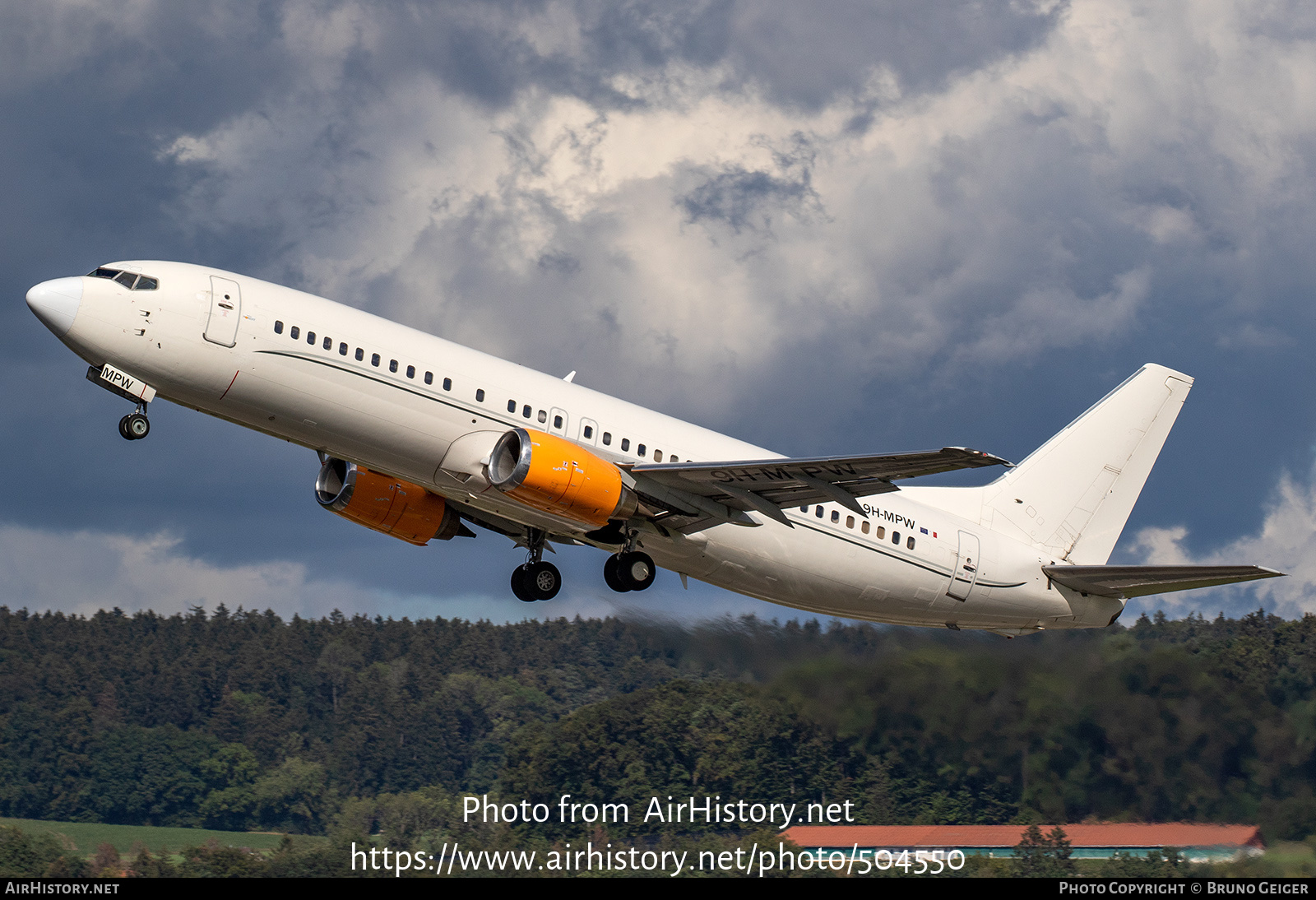 Aircraft Photo of 9H-MPW | Boeing 737-484 | AirHistory.net #504550