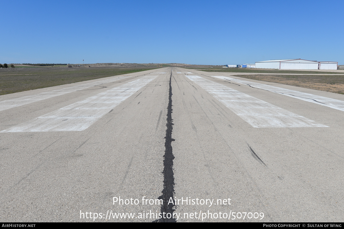 Airport photo of Lillo (LELT) in Spain | AirHistory.net #507009