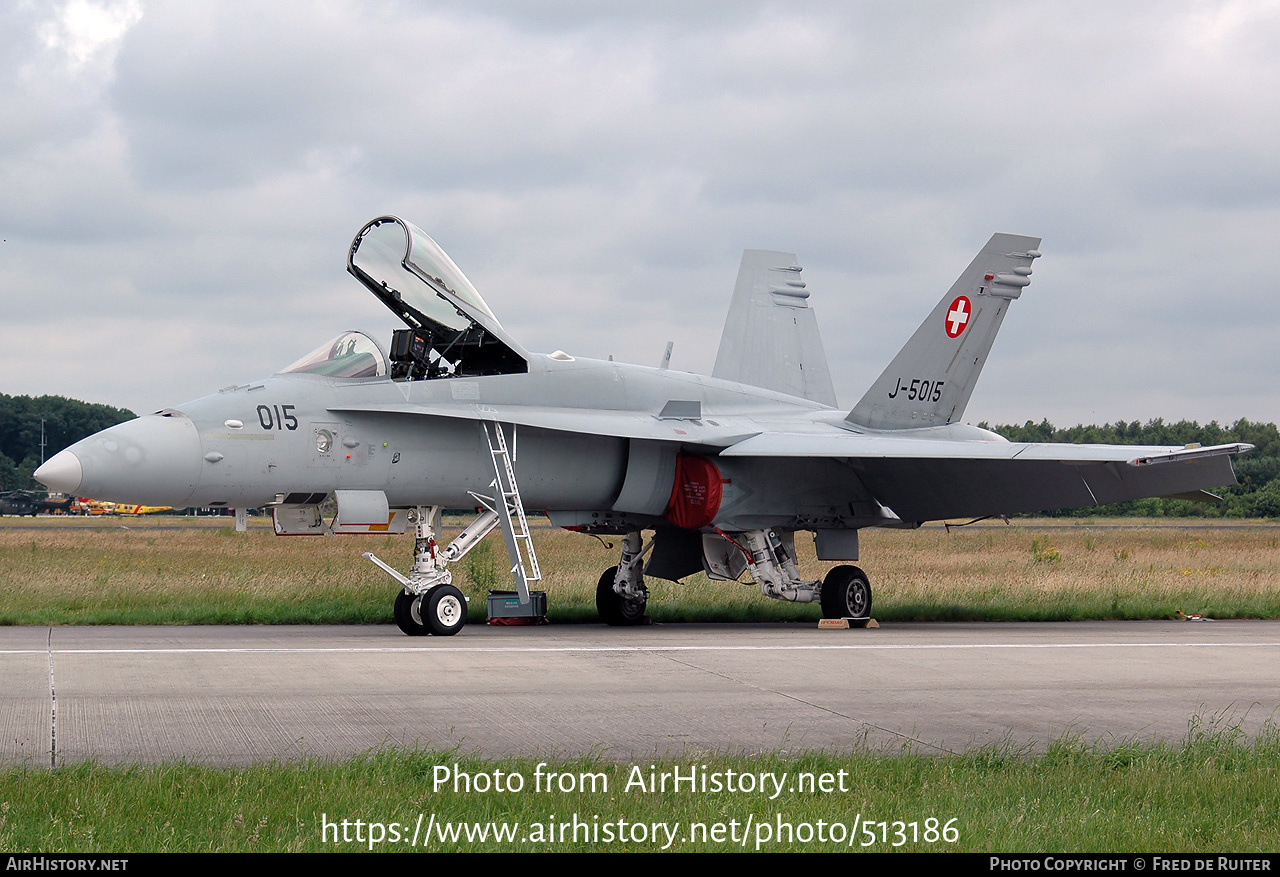 Aircraft Photo of J-5015 | McDonnell Douglas F/A-18C Hornet | Switzerland - Air Force | AirHistory.net #513186