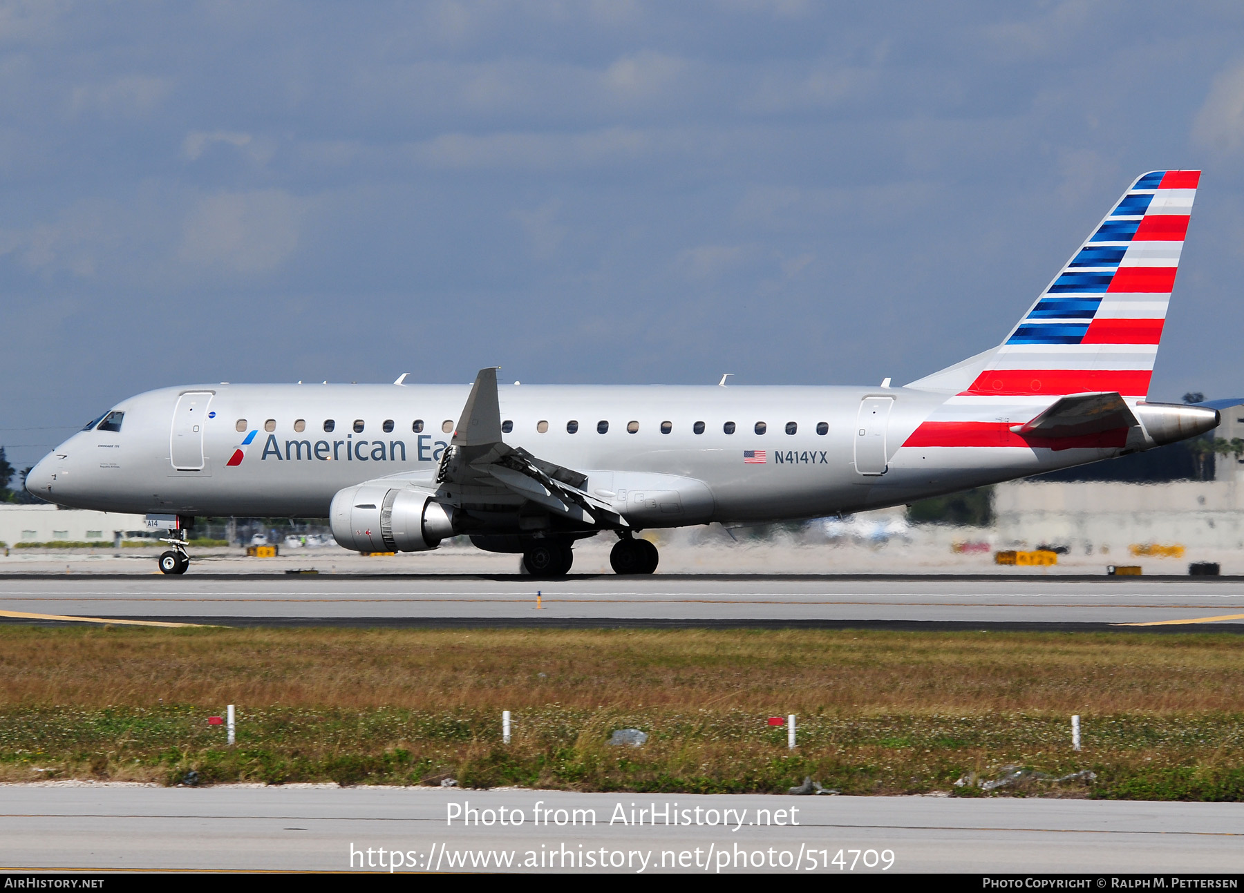 Aircraft Photo of N414YX | Embraer 175LR (ERJ-170-200LR) | American Eagle | AirHistory.net #514709