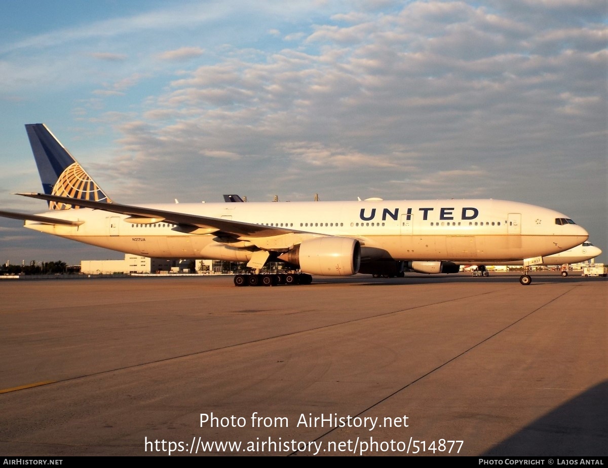 Aircraft Photo of N217UA | Boeing 777-222/ER | United Airlines | AirHistory.net #514877