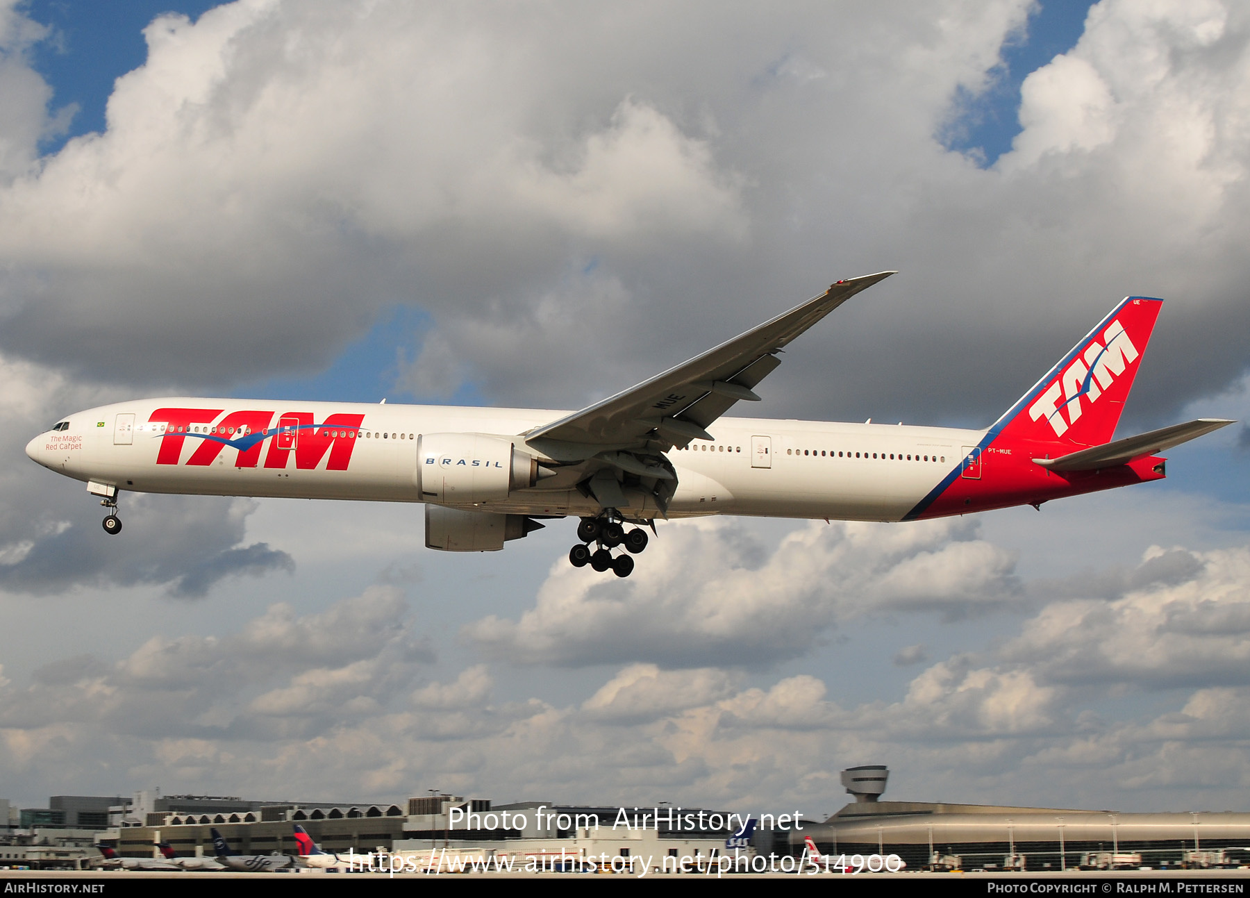 Aircraft Photo of PT-MUE | Boeing 777-32W/ER | TAM Linhas Aéreas | AirHistory.net #514900